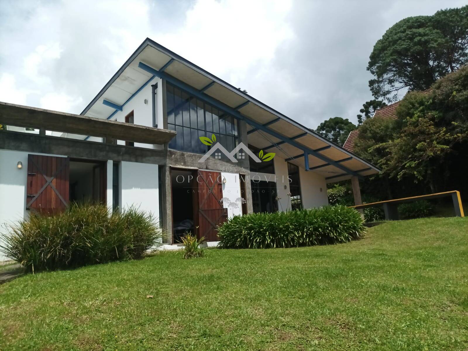 Casa à venda com 4 quartos, 200m² - Foto 1