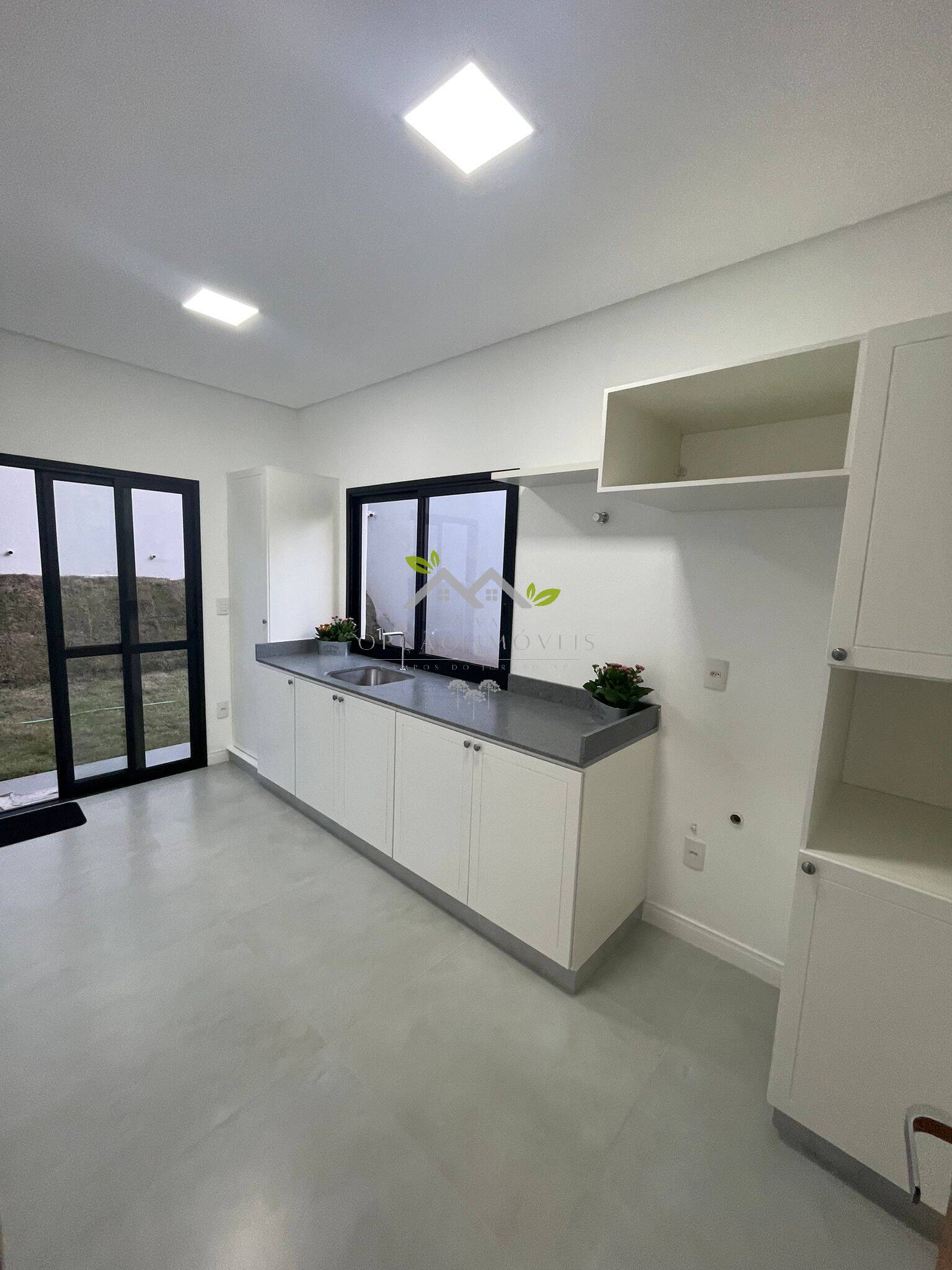 Casa à venda com 5 quartos, 230m² - Foto 10