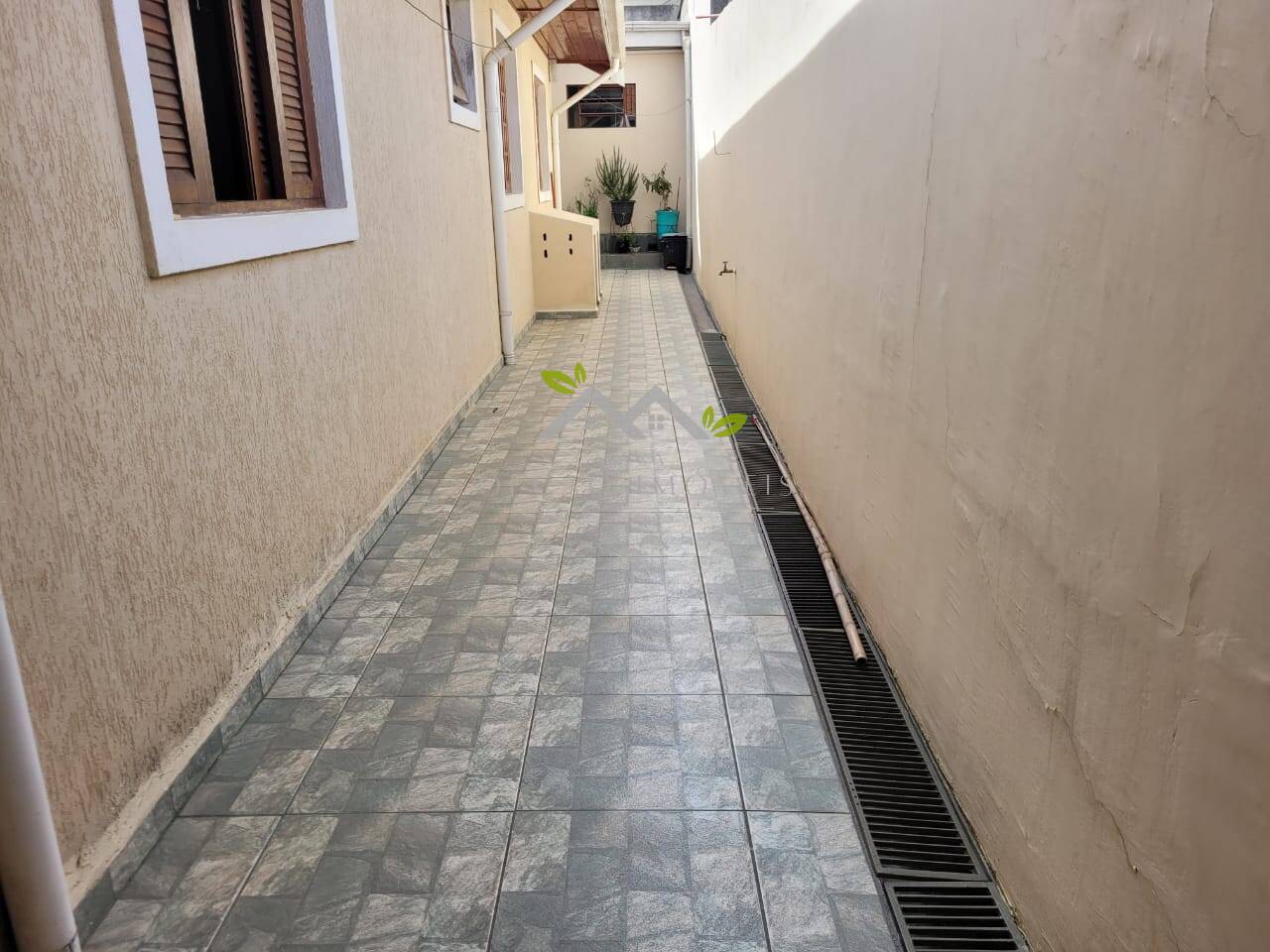 Casa à venda com 4 quartos, 250m² - Foto 2