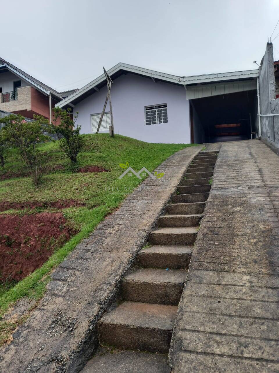 Casa à venda com 2 quartos, 100m² - Foto 1