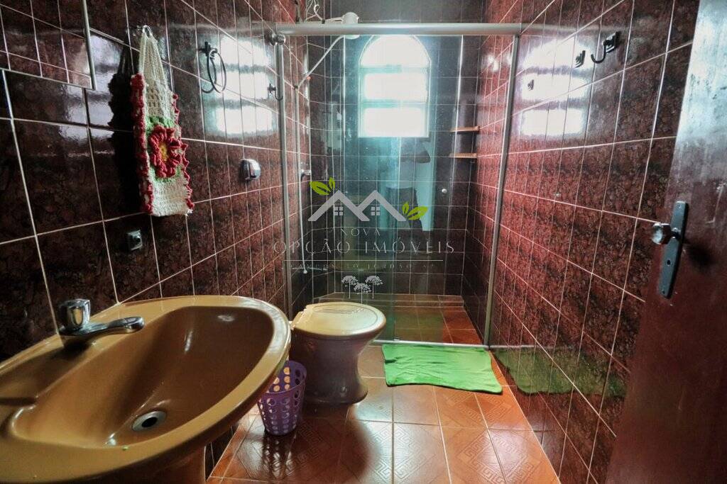 Casa à venda e aluguel com 6 quartos, 184m² - Foto 8