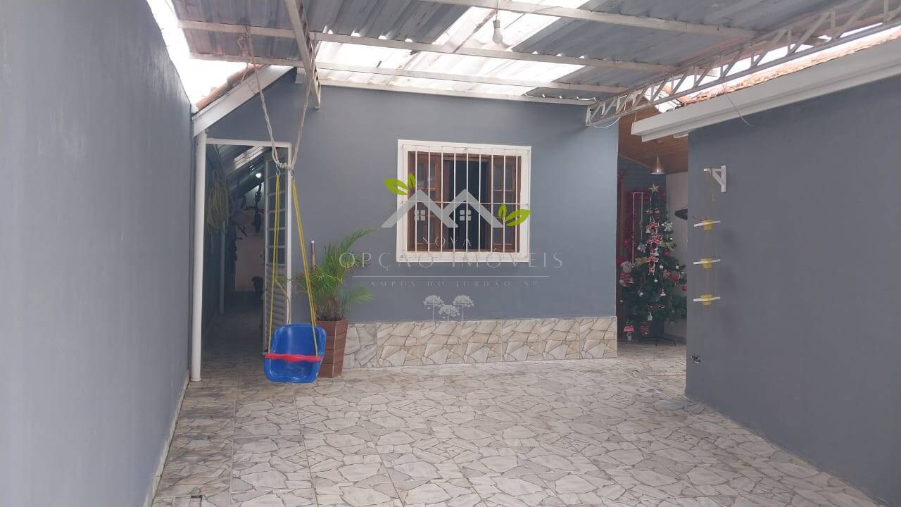 Casa à venda com 3 quartos, 200m² - Foto 1